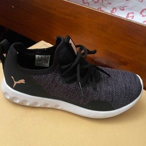 Puma soft foam running shoes womens size 6